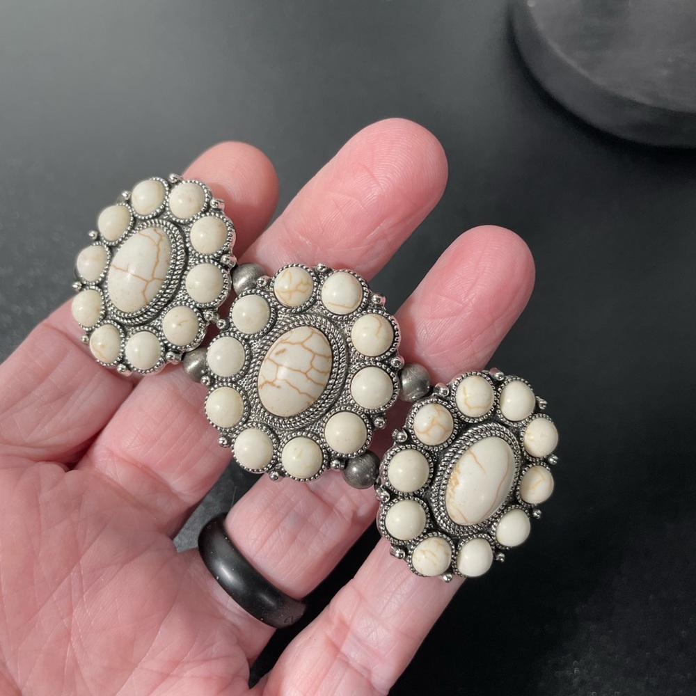Navajo/Western Stretch Beige Bracelet - Picture 6 of 6